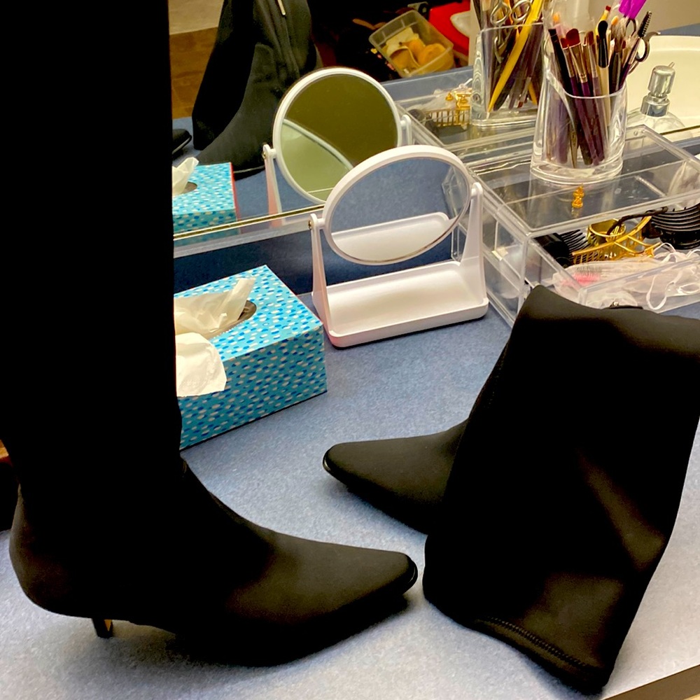 Size 9 Donald J Pliner kitten heel knee boots worn once excellent condition